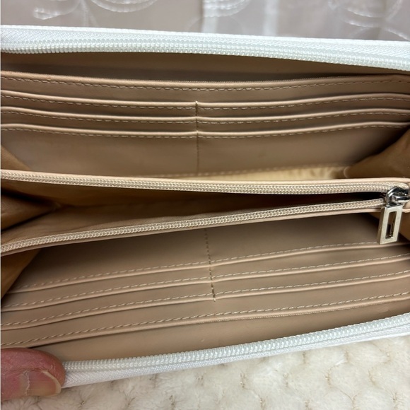 Guess Airlia Color Block Women’s Zip Around Wallet - Picture 7 of 12